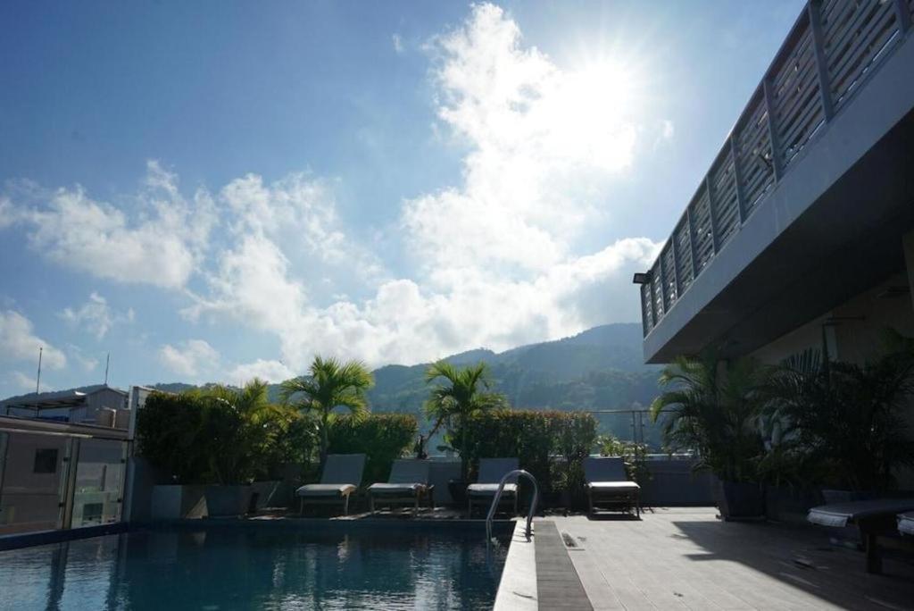Elegancy Sansabai Hotel Patong Luaran gambar