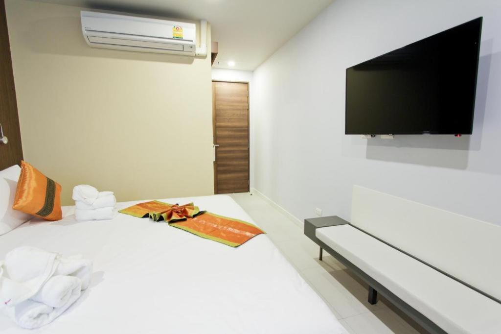 Elegancy Sansabai Hotel Patong Luaran gambar