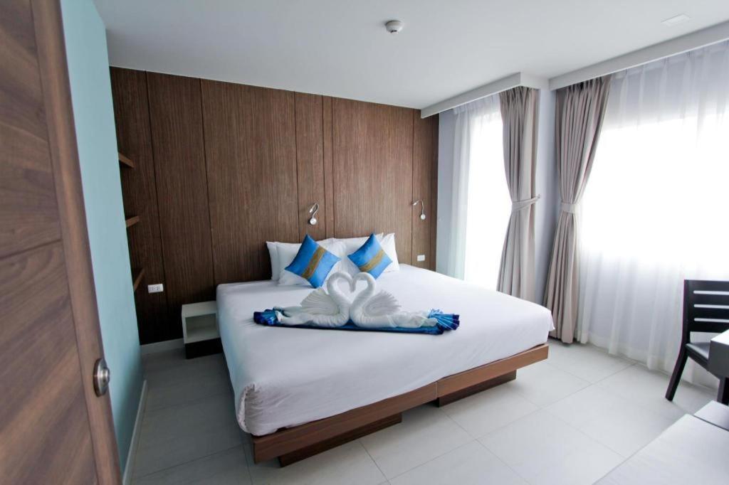 Elegancy Sansabai Hotel Patong Luaran gambar