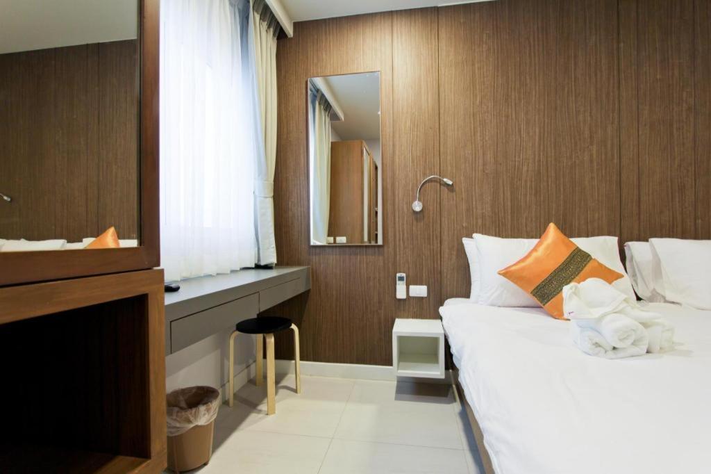 Elegancy Sansabai Hotel Patong Luaran gambar