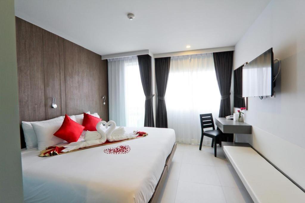 Elegancy Sansabai Hotel Patong Luaran gambar