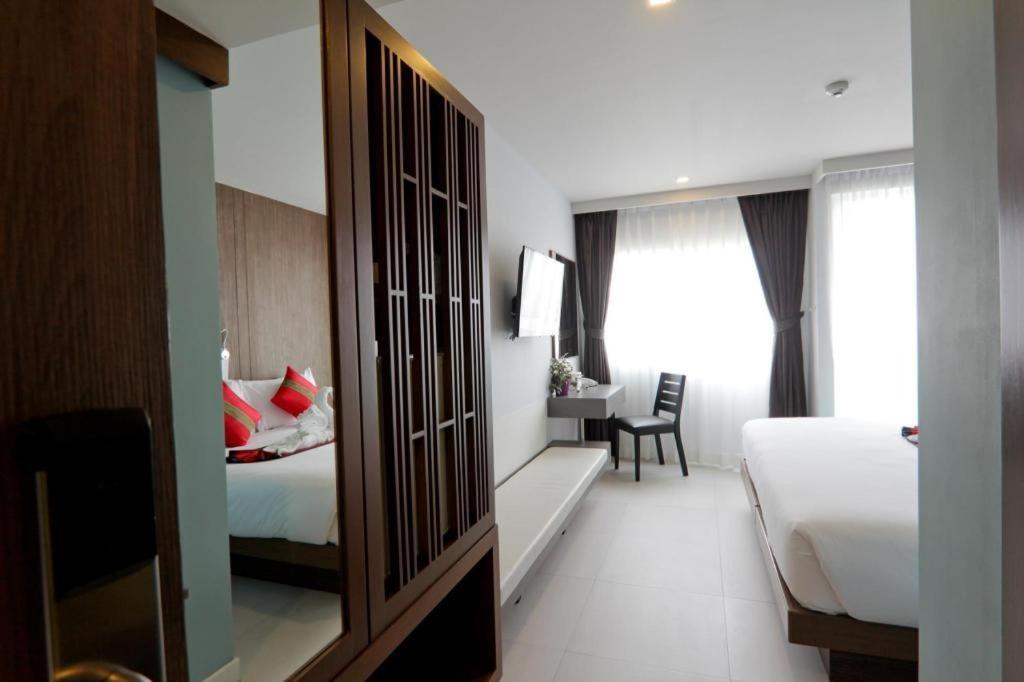 Elegancy Sansabai Hotel Patong Luaran gambar