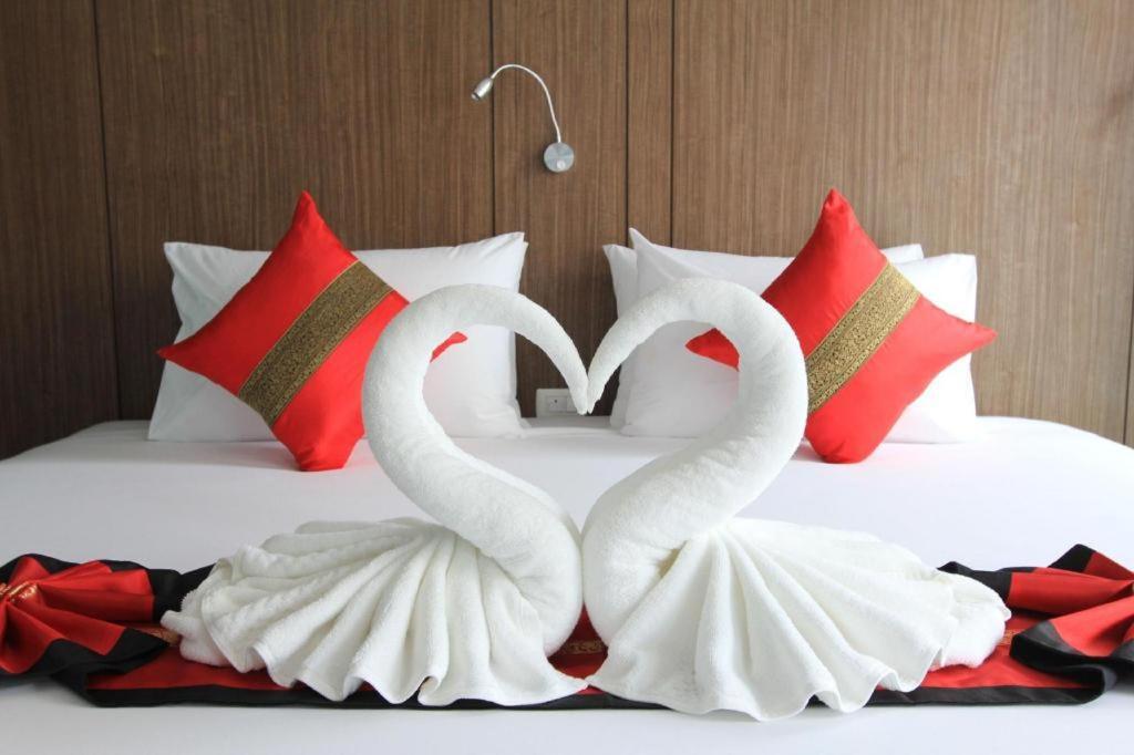 Elegancy Sansabai Hotel Patong Luaran gambar