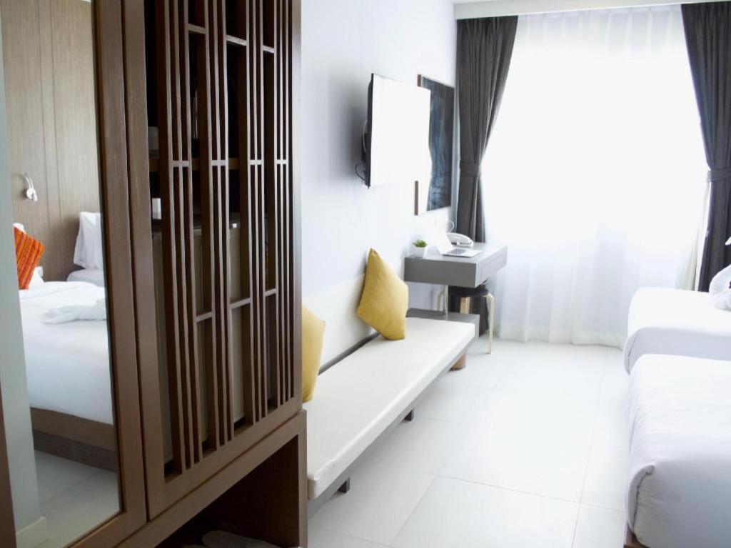 Elegancy Sansabai Hotel Patong Luaran gambar
