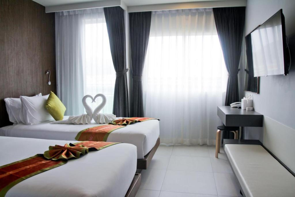 Elegancy Sansabai Hotel Patong Luaran gambar